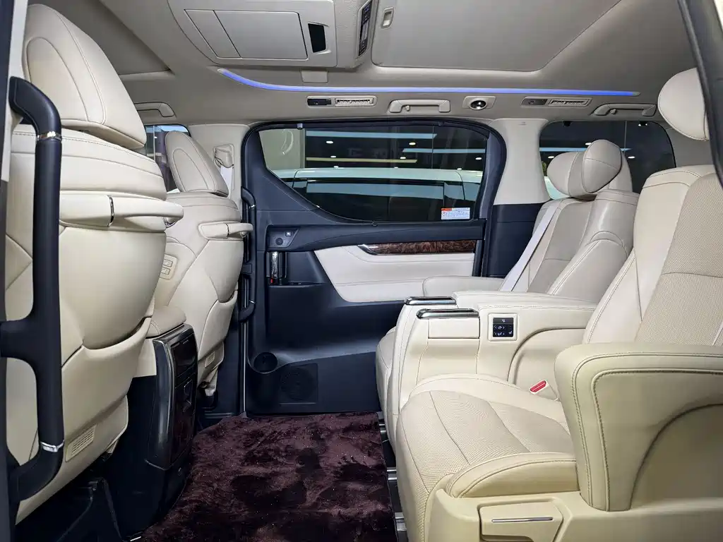 Toyota Alphard 2020 — фото 17