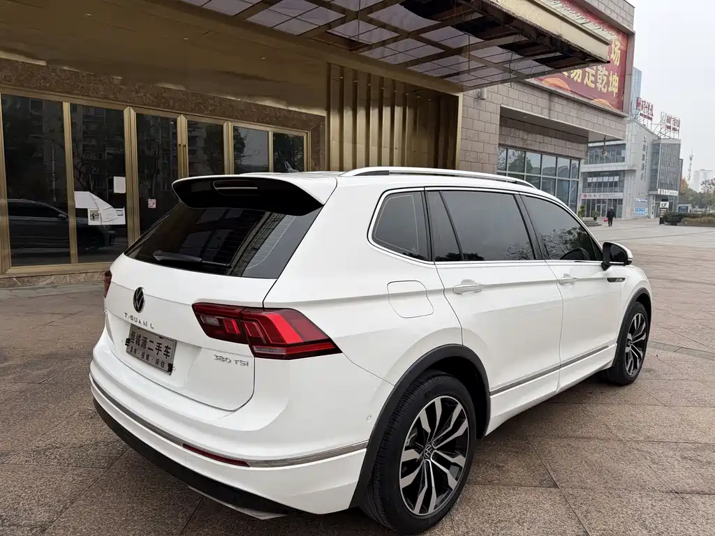 Volkswagen Tiguan L 2021 — фото 10