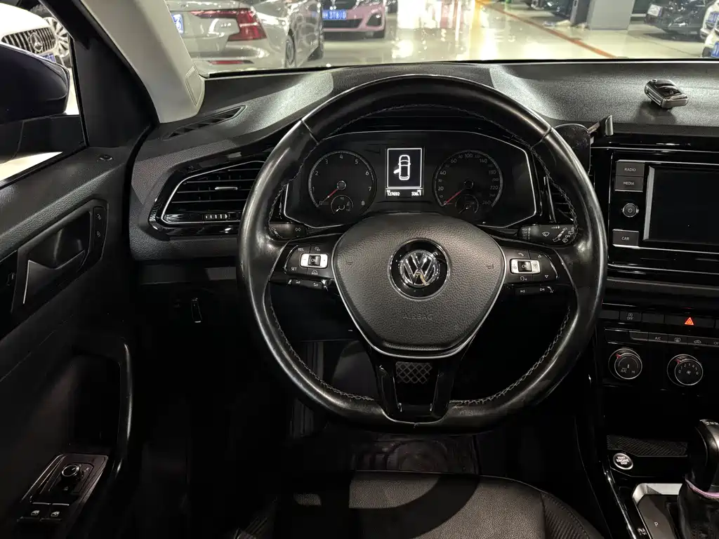Volkswagen T-Roc 2019 — фото 9
