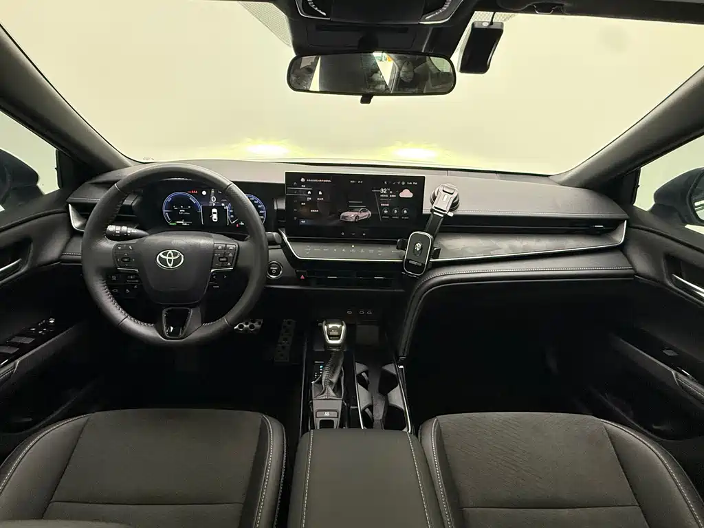 Toyota Camry 2026 — фото 16