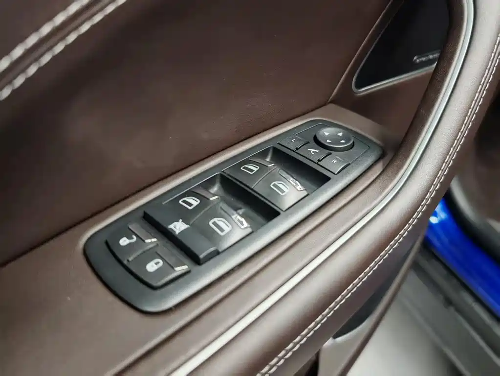 Maserati Levante 2017 — фото 11