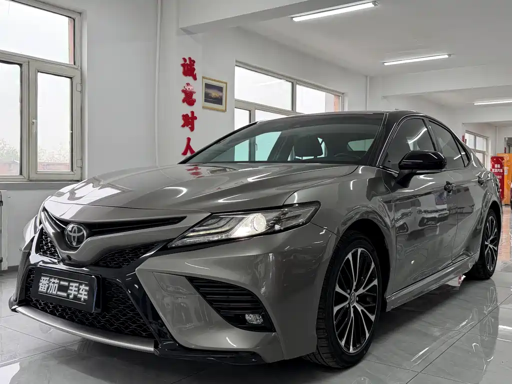 Toyota Camry 2018 — фото 1