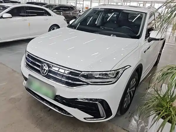 Volkswagen Tiguan L Plug-In Hybrid 2024