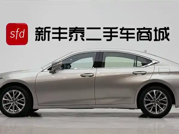 Lexus ES 2021