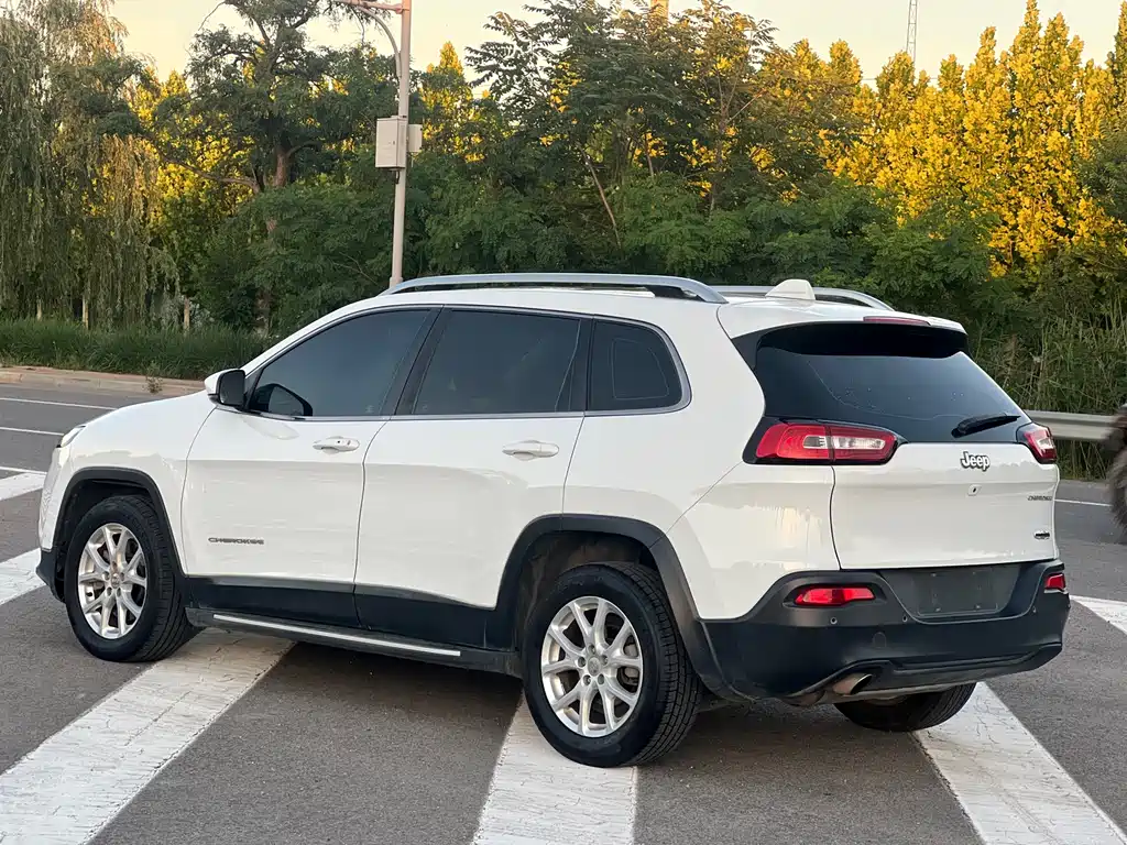 Jeep Cherokee 2016 — фото 24
