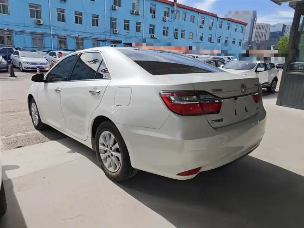 Toyota Camry 2017 — фото 5