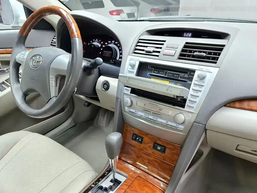 Toyota Camry 2008 — фото 7