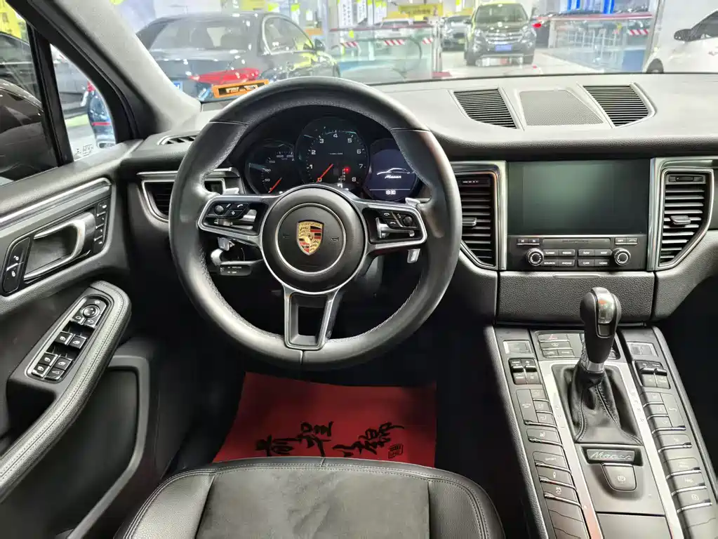 Porsche Macan 2018 — фото 9