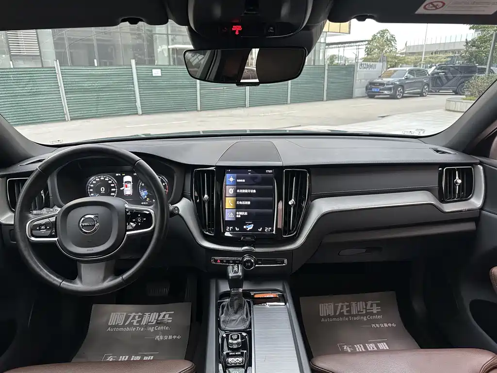 Volvo XC60 2021 — фото 11