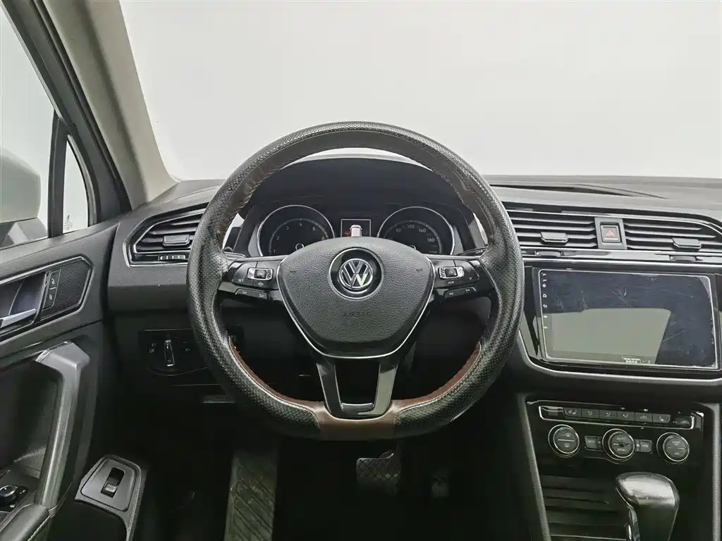 Volkswagen Tiguan L 2019 — фото 11