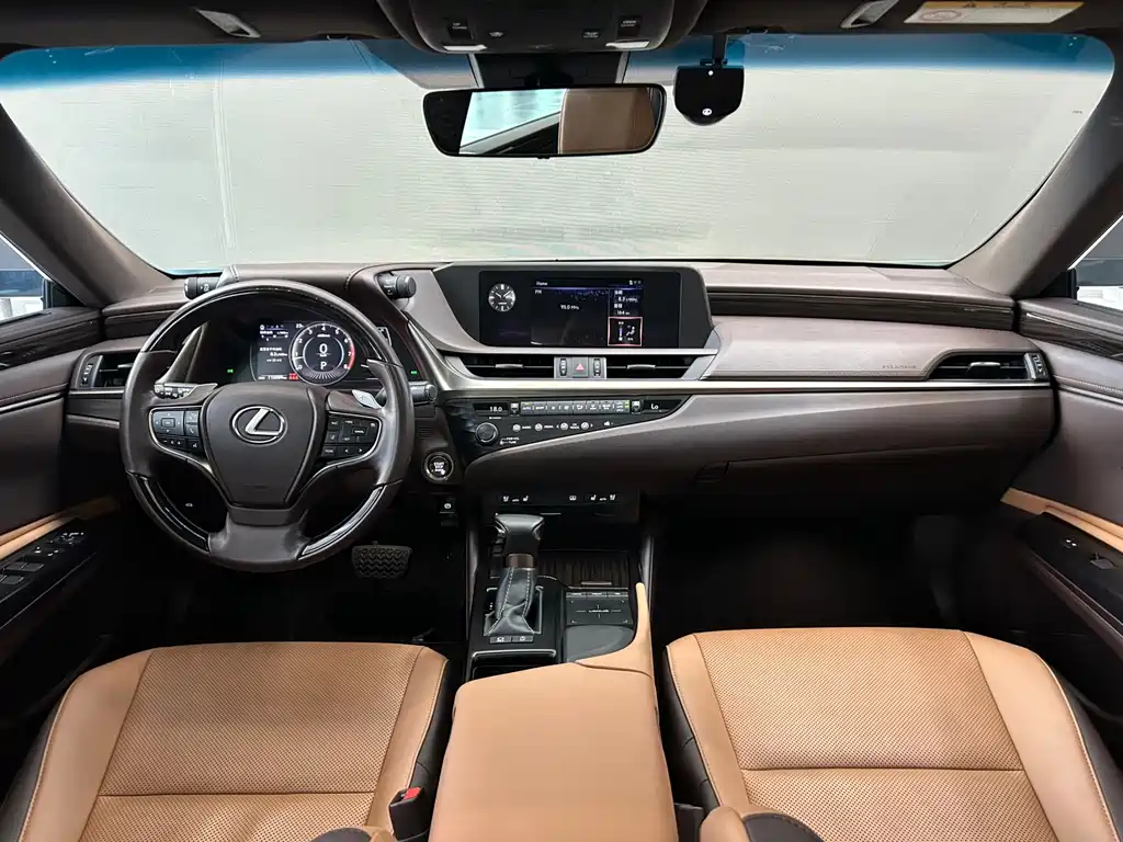 Lexus ES 2019 — фото 10