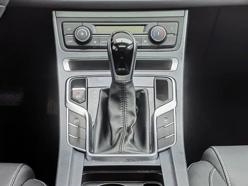 Geely Emgrand 2020 — фото 13