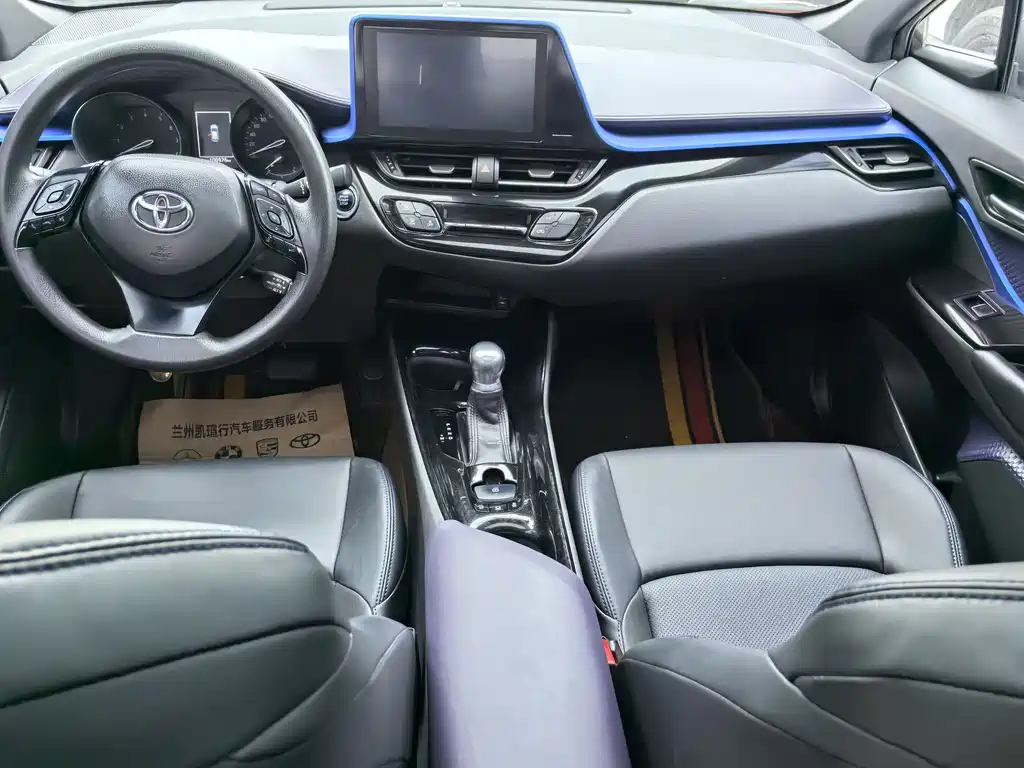 Toyota C-HR 2020 — фото 8