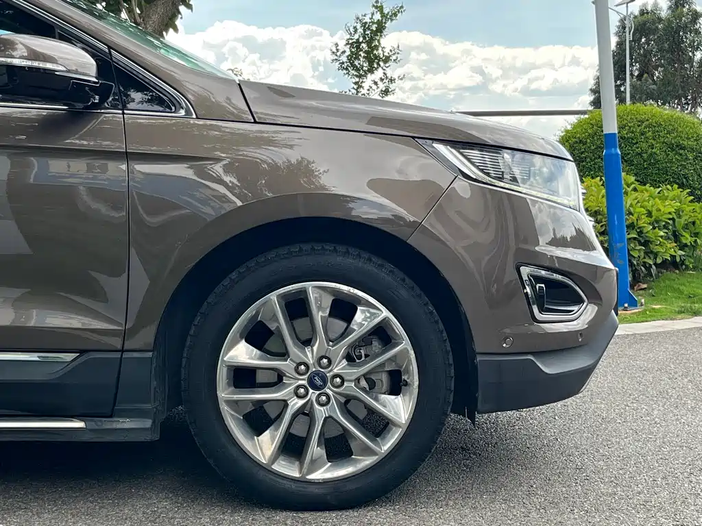 Ford Edge 2017 — фото 23