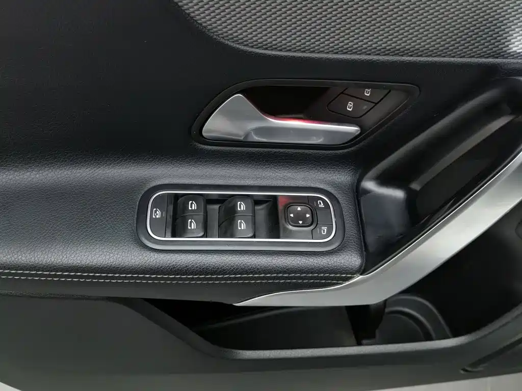 Mercedes-Benz A-Class 2023 — фото 9
