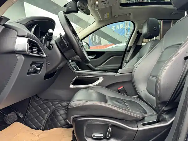 Jaguar F-PACE 2020