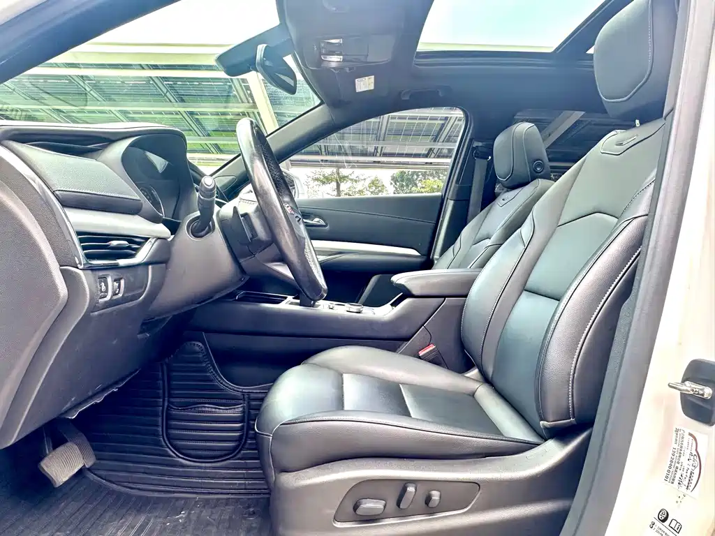 Cadillac XT4 2020 — фото 12