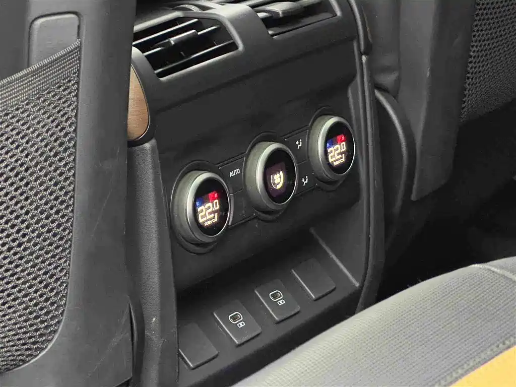 Land Rover Defender 2024 — фото 14