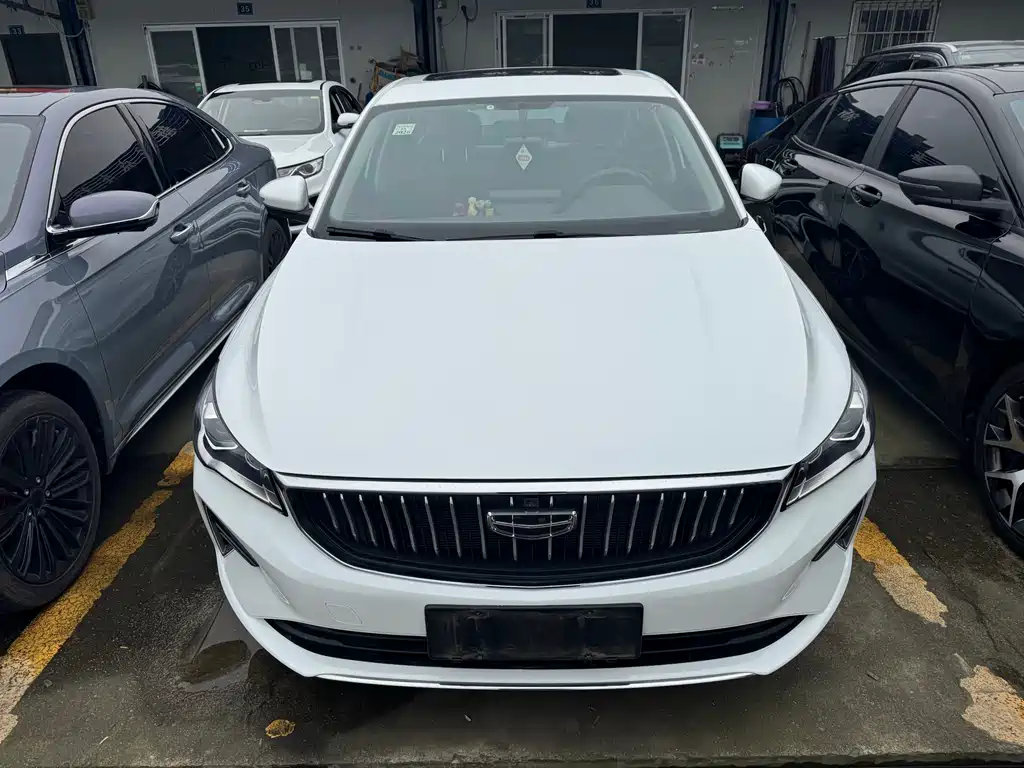 Geely Emgrand 2021