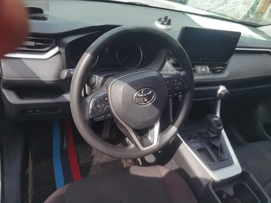 Toyota RAV4 2023 — фото 12