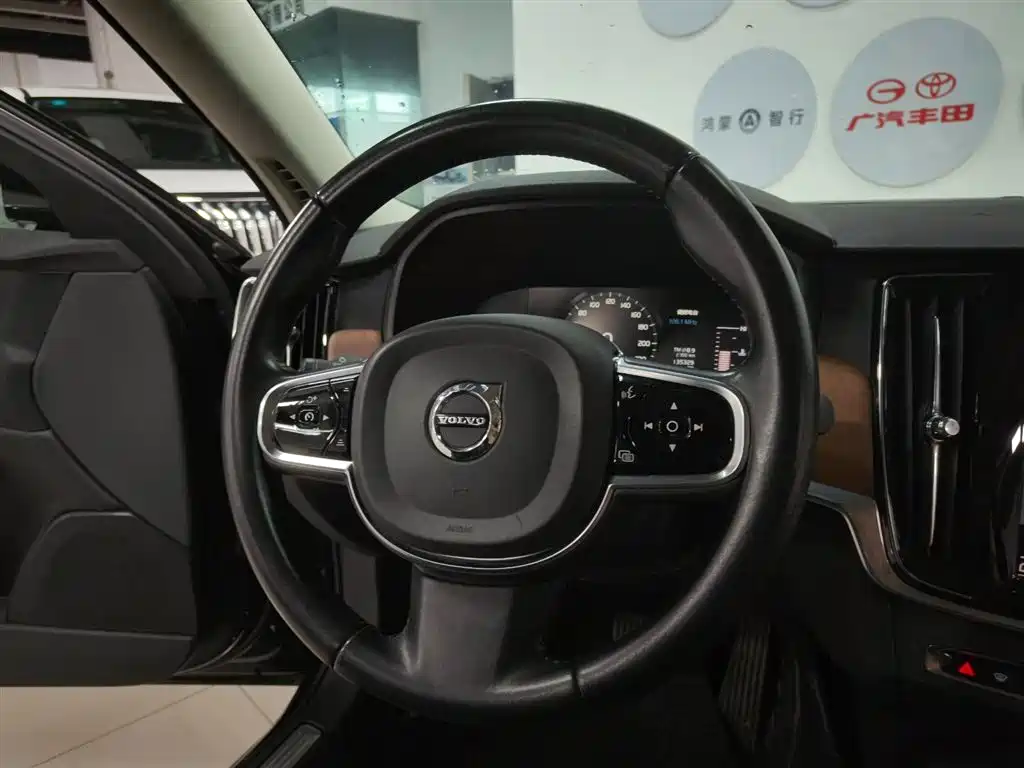 Volvo S90 2019 — фото 10