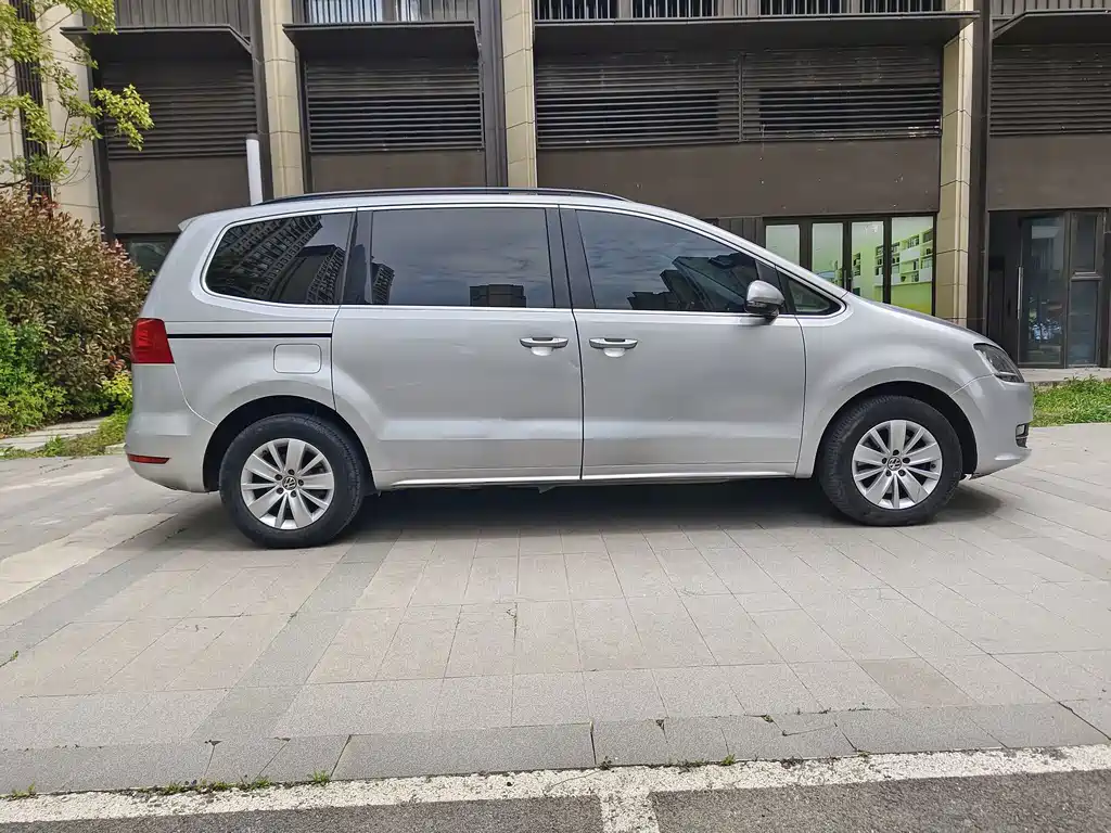 Volkswagen Sharan 2017 — фото 3