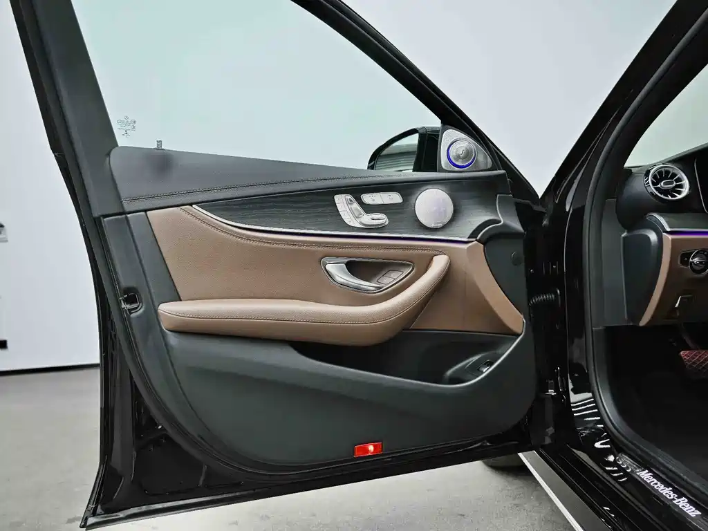 Mercedes-Benz E-Class 2021 — фото 34