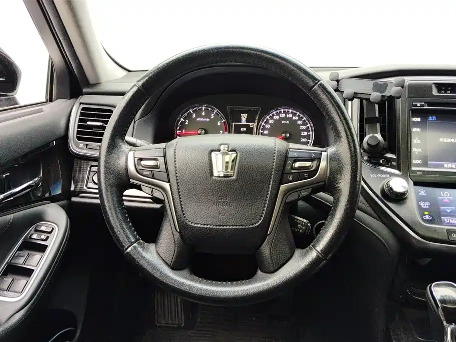 Toyota Crown 2016 — фото 15