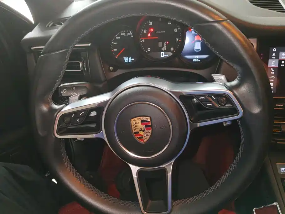 Porsche Macan 2020 — фото 15