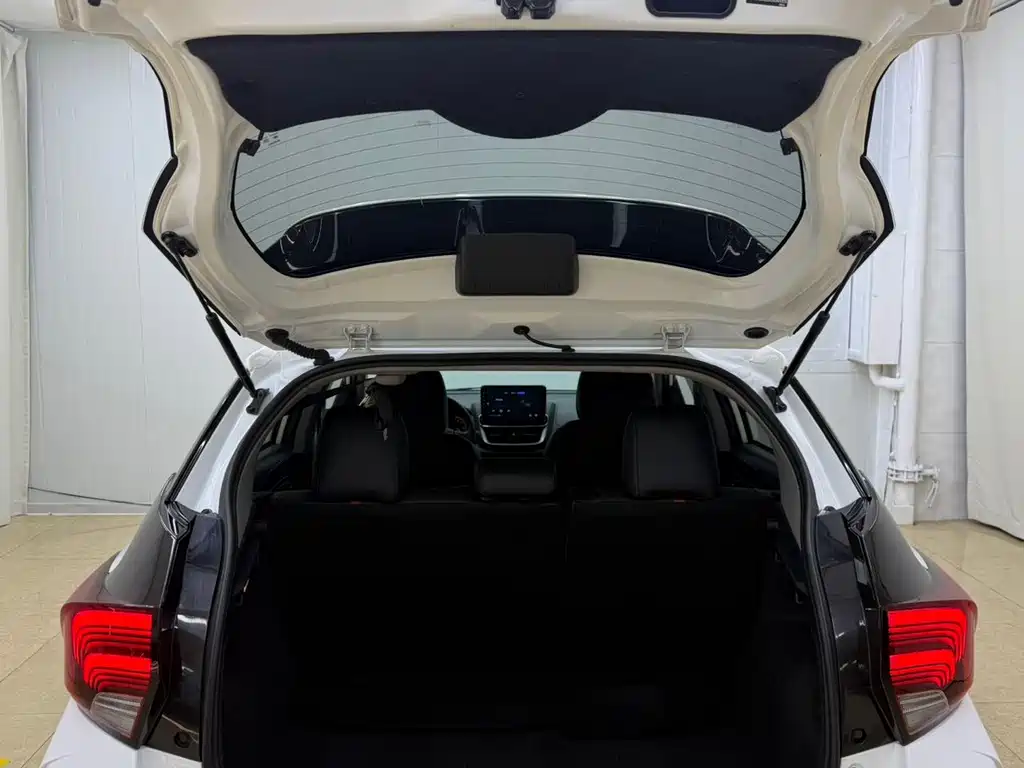 Toyota Yaris L 2022 — фото 19