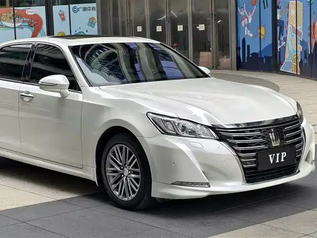 Toyota Crown 2017 — фото 3