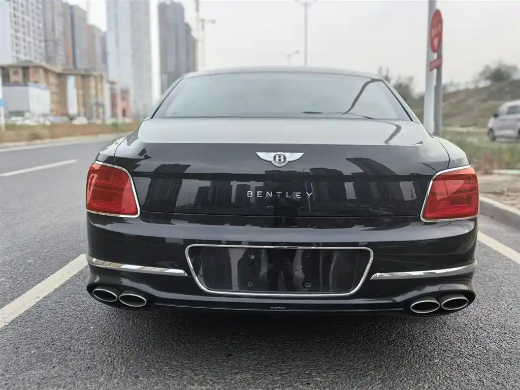 Bentley Flying Spur 2023 — фото 12