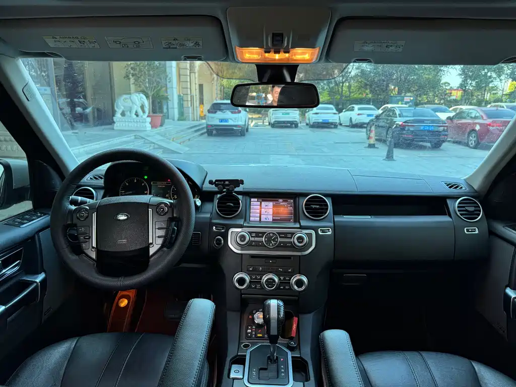 Land Rover Discovery 2013 — фото 9