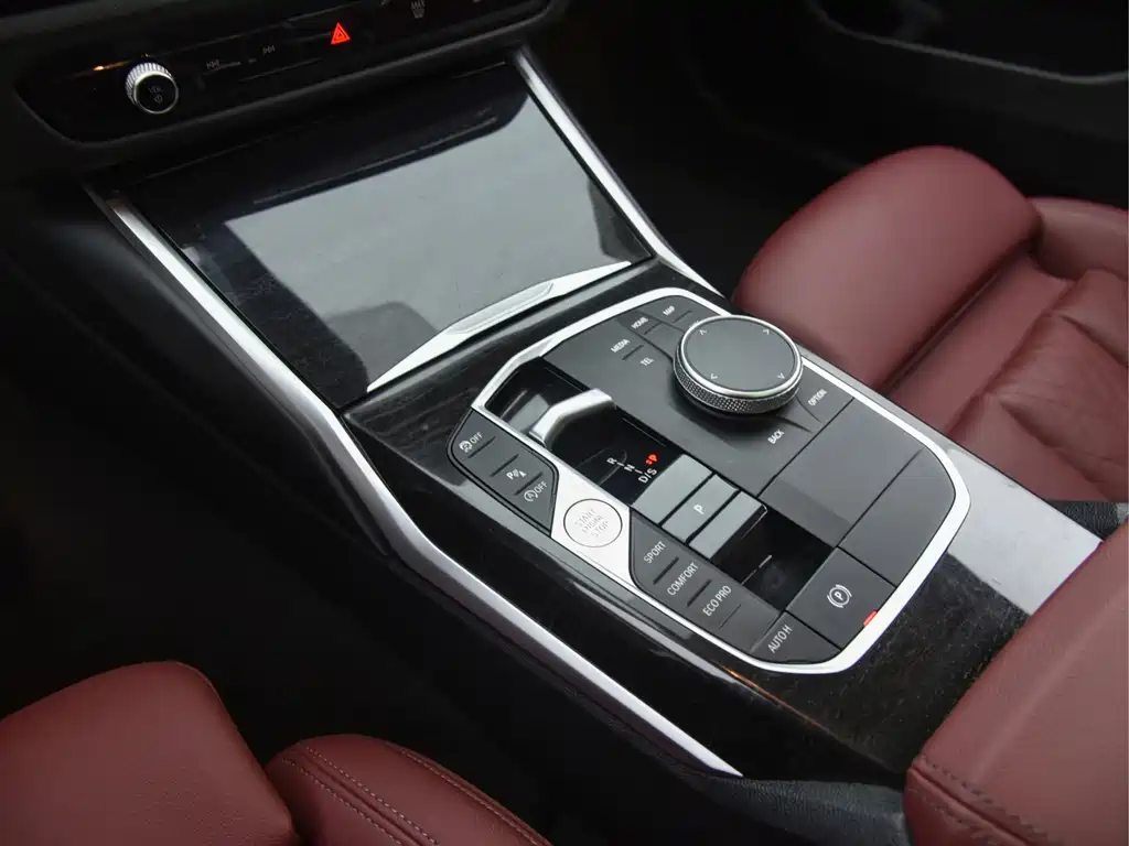 BMW 3 Series 2024 — фото 11