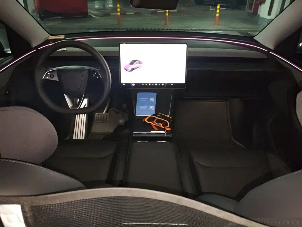 Tesla Model Y 2025 — фото 13
