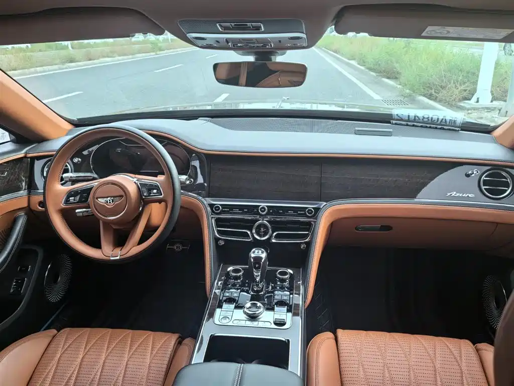 Bentley Flying Spur 2023 — фото 3