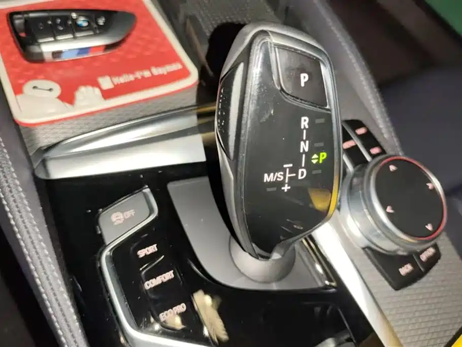 BMW 5 Series 2018 — фото 16