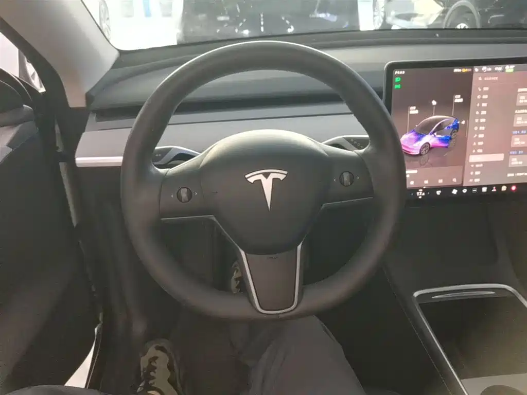 Tesla Model Y 2024 — фото 11