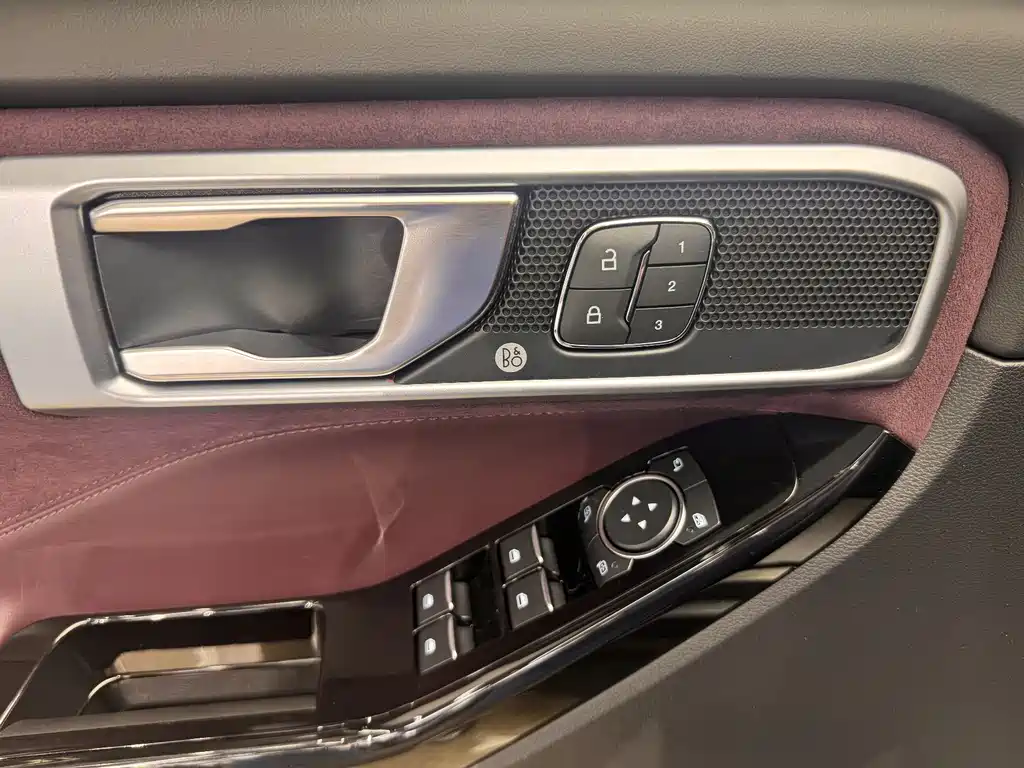 Ford Explorer 2023 — фото 9
