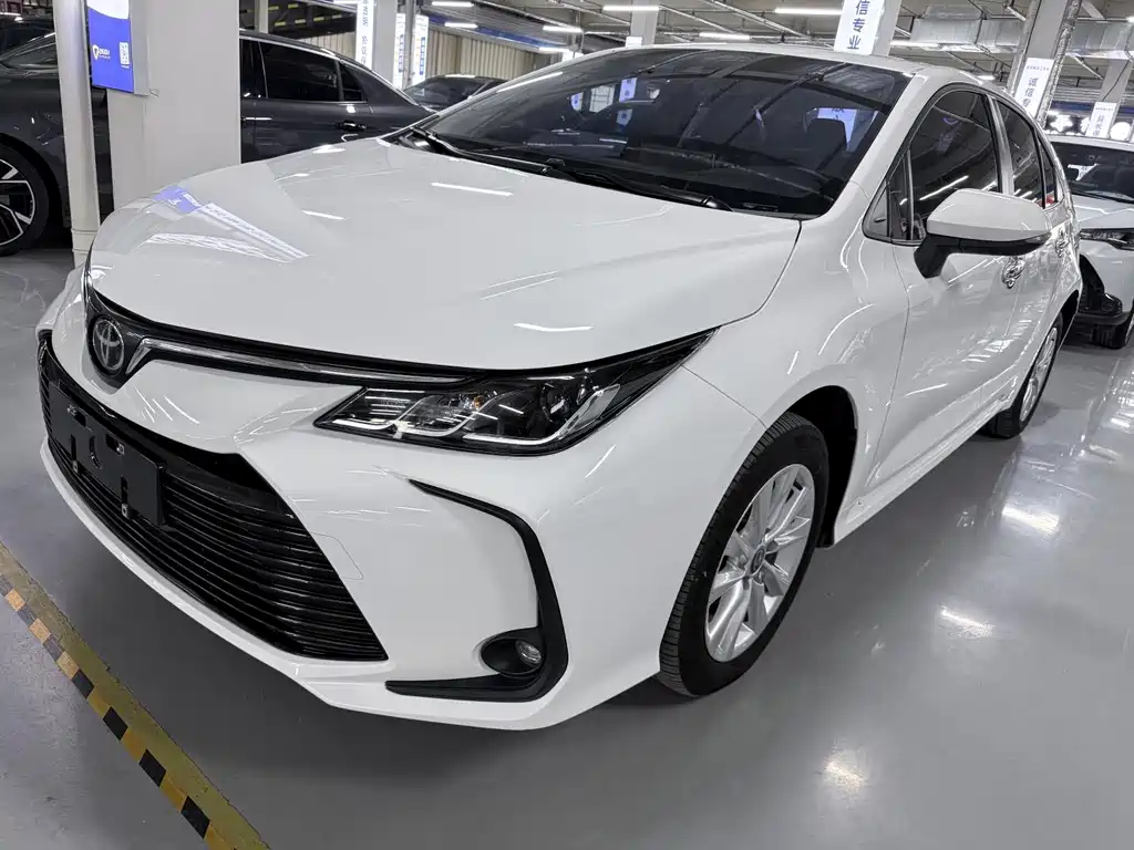 Toyota Corolla 2025 — фото 1