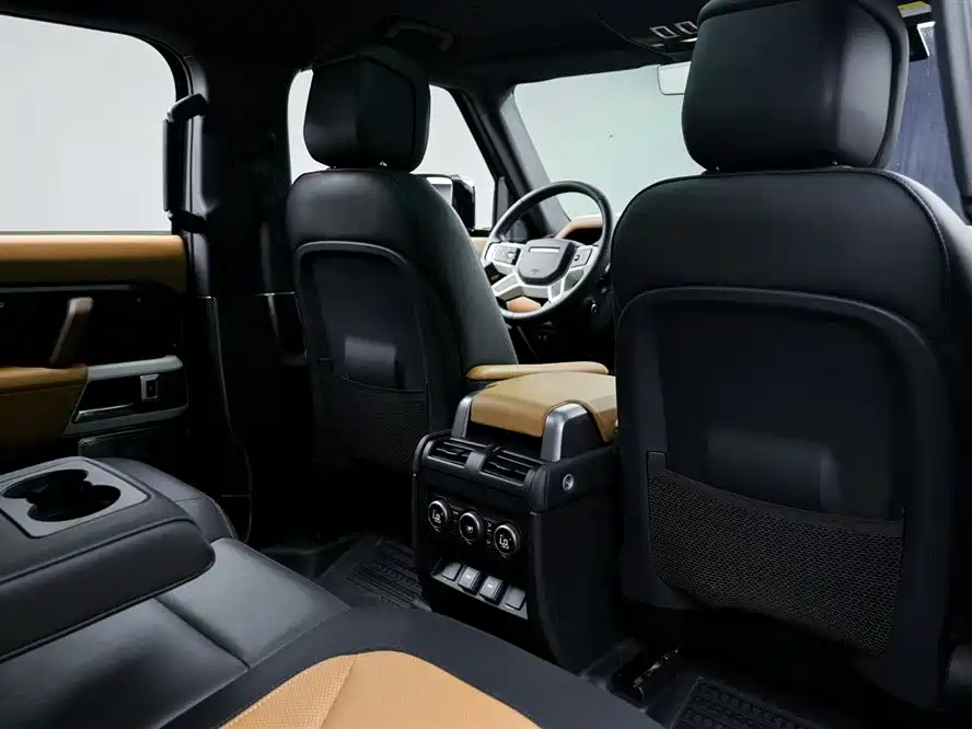 Land Rover Defender 2023 — фото 20