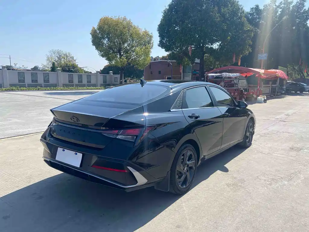 Hyundai Elantra 2023
