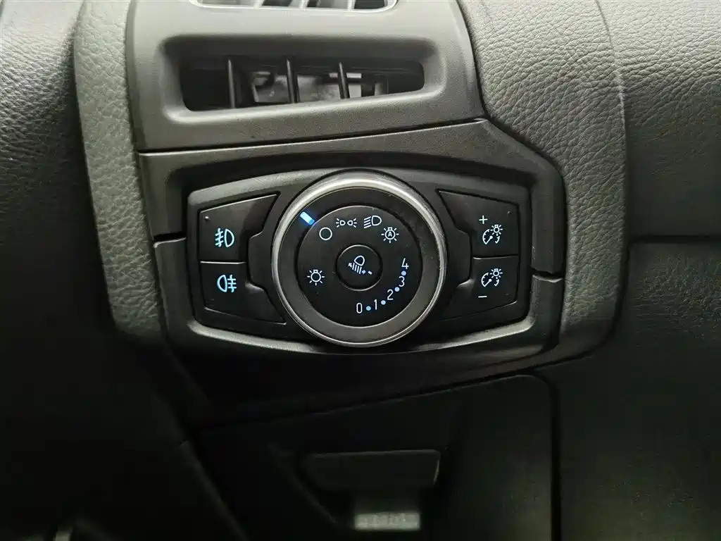 Ford Focus 2015 — фото 21