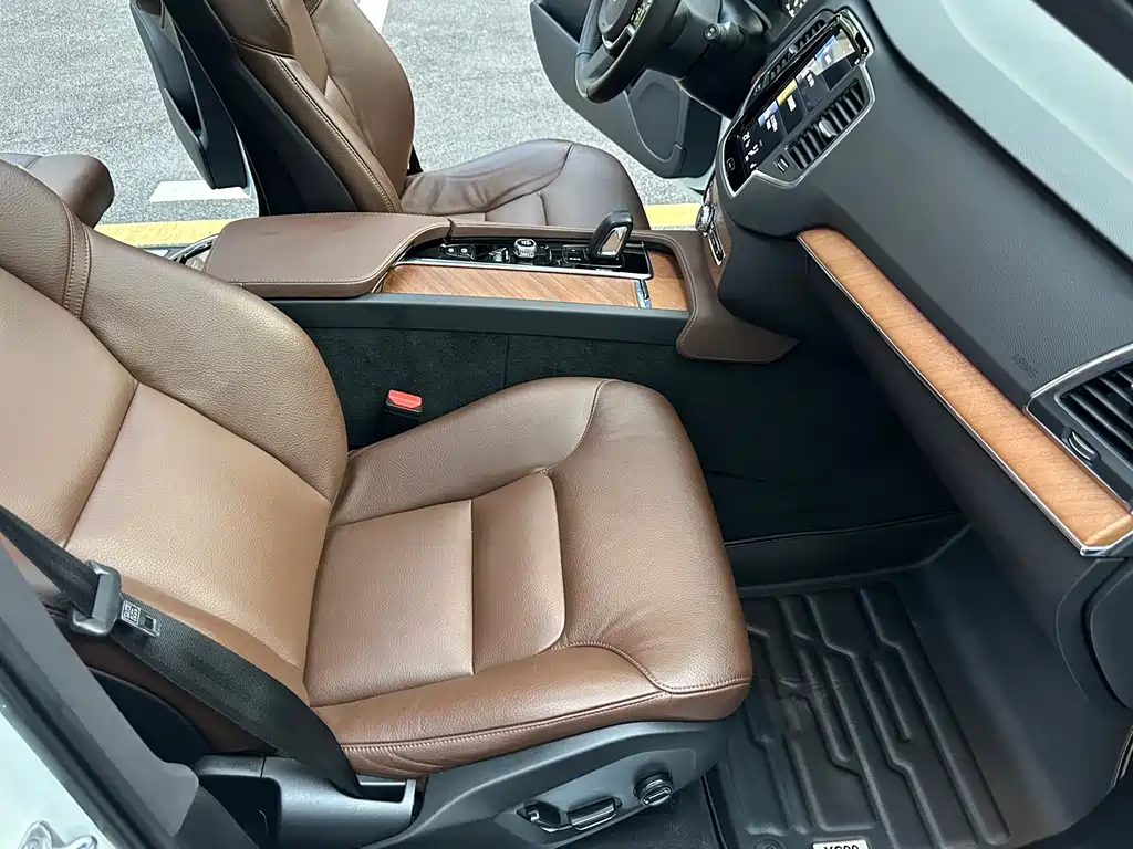 Volvo XC90 2021 — фото 15