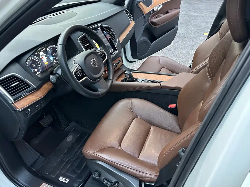 Volvo XC90 2021 — фото 11
