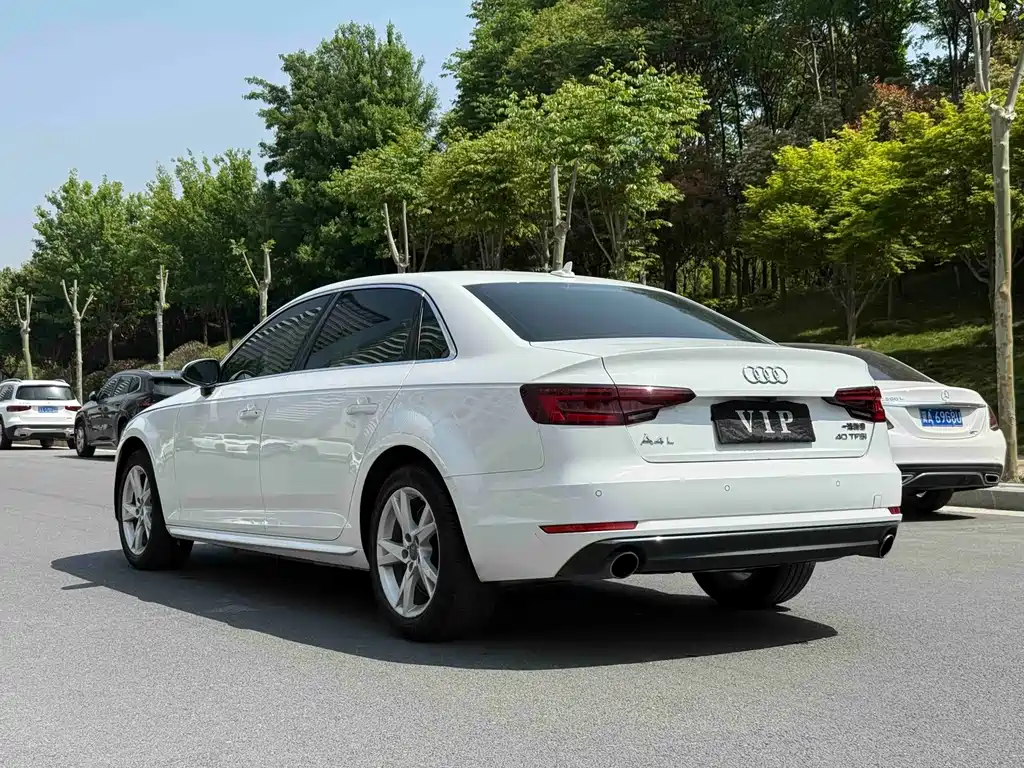 Audi A4L 2018