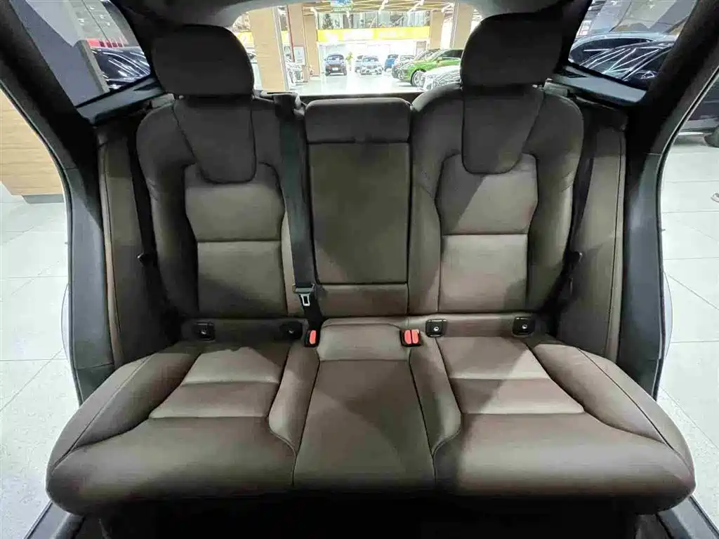 Volvo XC60 PHEV 2025 — фото 23