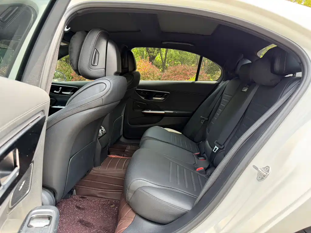 Mercedes-Benz C-Class 2023 — фото 12