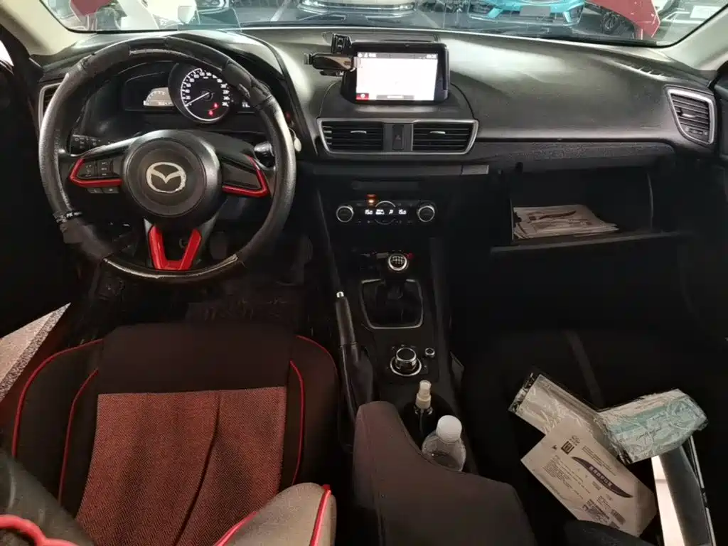 Mazda 3 Axela 2018 — фото 10