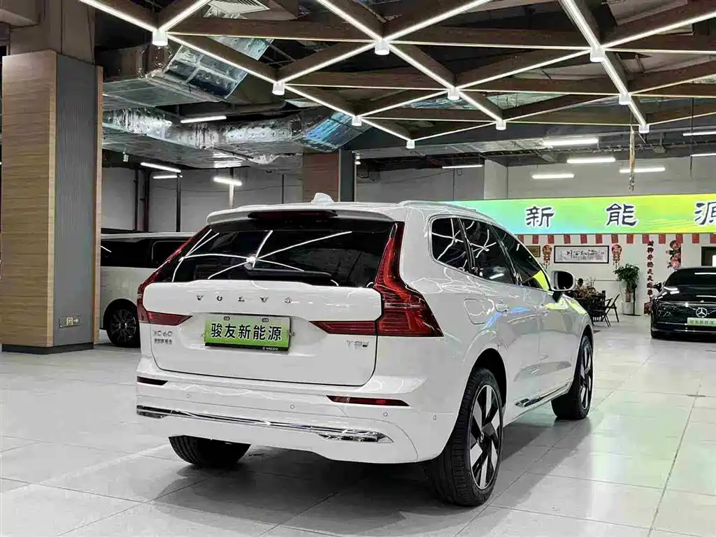 Volvo XC60 PHEV 2025 — фото 5